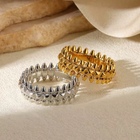 Elegant Gold and Silver Spike Rings

Ask for color - Picture 4 of 7